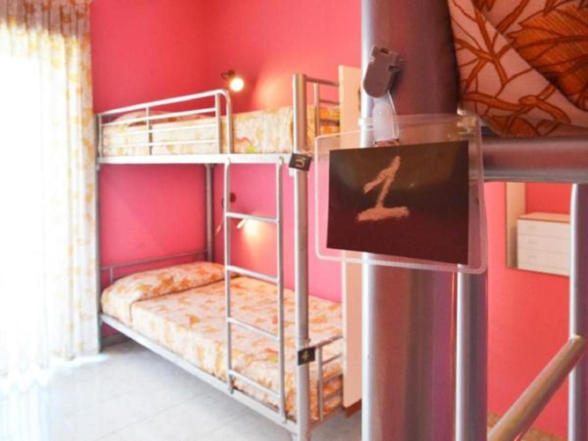 Gianni House Backpackers Hostel Giardini-Naxos Exterior foto