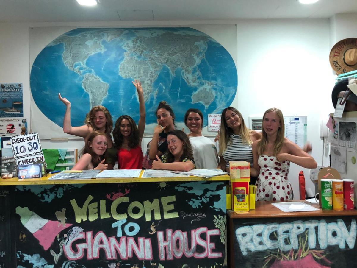 Gianni House Backpackers Hostel Giardini-Naxos Exterior foto
